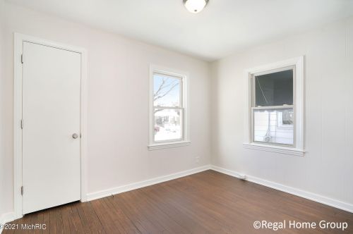 1533 Tamarack Ave, Grand Rapids MI 49504-3040 exterior