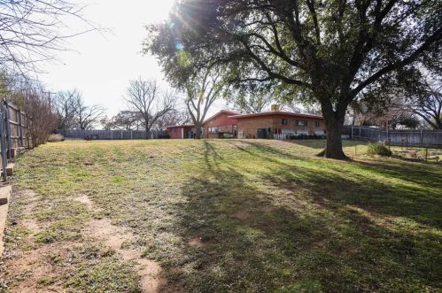 1011 Rolling Hl Dr, Graham TX 76450-4926 exterior