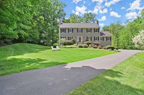 67 Ritch Dr, Ridgefield CT 06877-2815 exterior