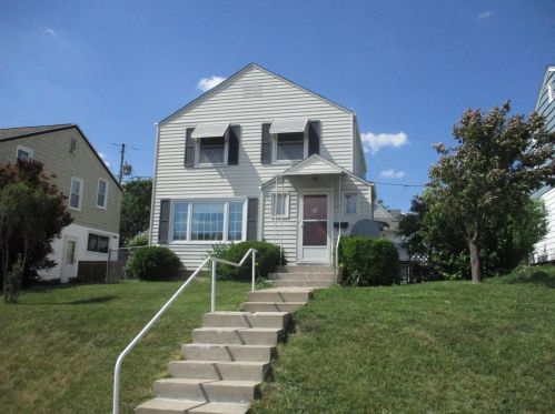 426 Fremont Pl, Milwaukee, WI 53207-2110