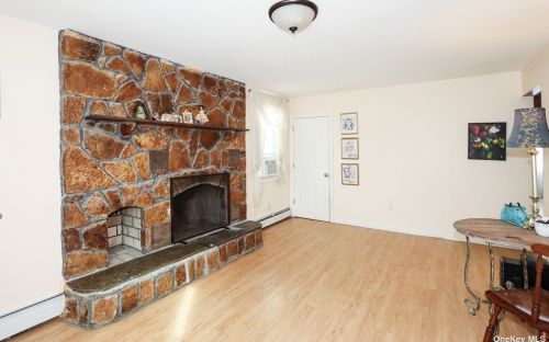 53 Jackson Ave, Babylon NY  11702-4208 exterior