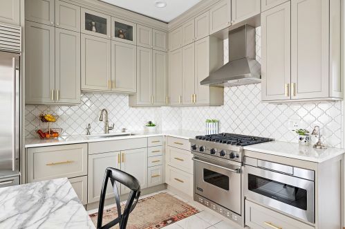 2818 Albany Ave, Chicago IL 60618-7605 exterior