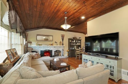 45 Grissom Way, Hauppauge NY 11788-4418 exterior