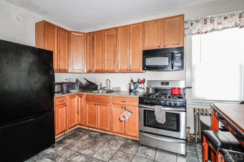 239 Hamilton St, New Brunswick NJ 08901-2205 exterior