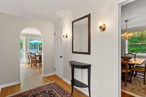 1 Elizabeth Pl, Armonk NY 10504-1428 exterior