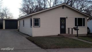 409 23rd St, Bismarck ND  58501-4917 exterior
