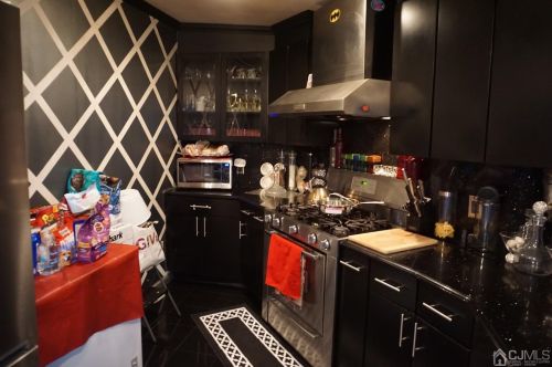 1610 Oak Tree Rd, Iselin NJ 08830-1540 exterior