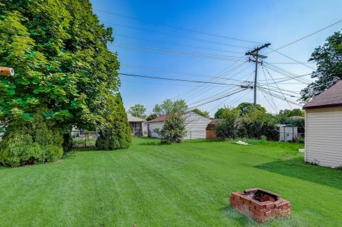 8806 Lynx Ave, Milwaukee, WI 53225-1834