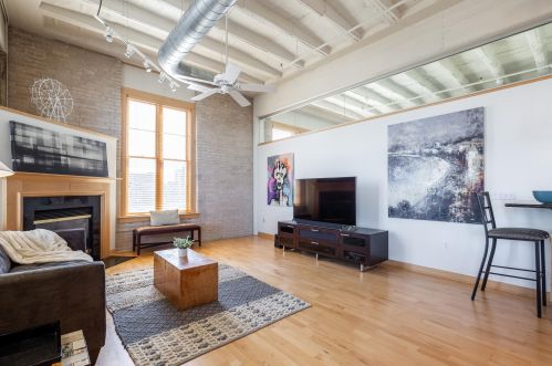 1325 Van Buren St, Milwaukee WI  53202-2600 exterior