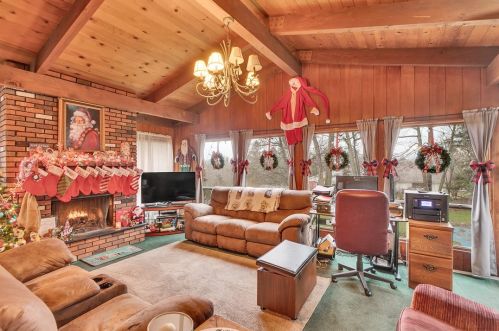 550 Dixie Dr, Pittsburgh PA 15235-4528 exterior