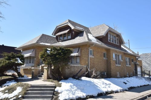 3079 28th St, Milwaukee, WI 53215-3635