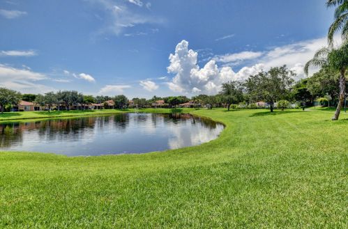 9757 Kamena Cir, Boynton Beach FL 33436-3958 exterior