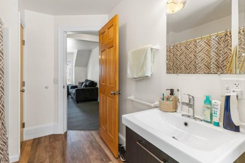 246 Smith St, Providence RI 02911-3307 exterior