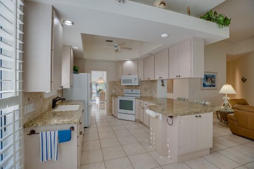 320 Bentley Cir, Fort Pierce FL 34986-2475 exterior