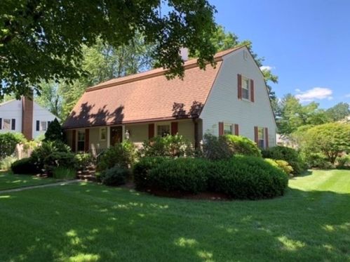 164 Viscount Rd, Springfield, MA 01106-2564