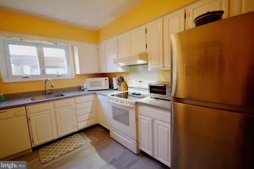 24 Abel Pl, Media PA 19063-5423 exterior