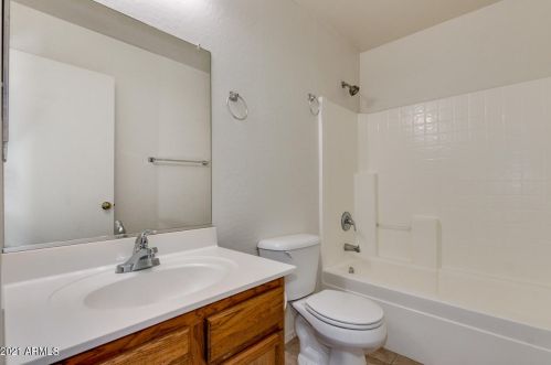 5906 32 Ave, Phoenix AZ 85017-4015 exterior