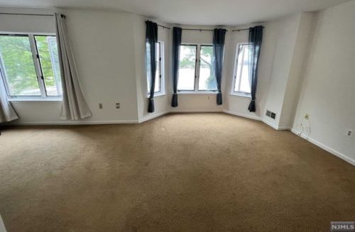 202 Nelson Ct, Edgewater NJ  07020-1631 exterior