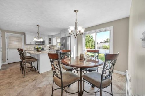 18 Cora St, Enfield CT 06082-5119 exterior