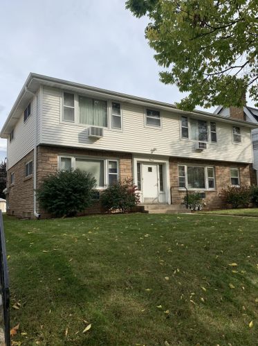 1214 77th St, Milwaukee, WI 53214-3043