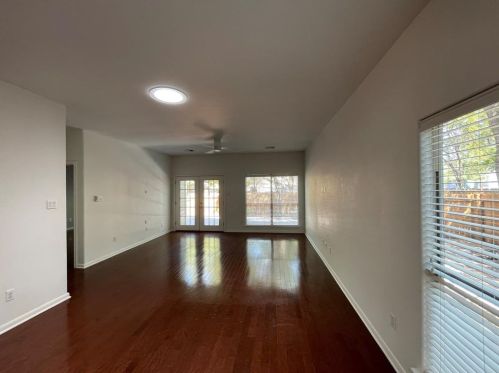 2220 Amur Dr, Austin TX  78745-2059 exterior