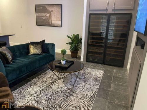 560 Morgan St, Atlanta GA 30308-2821 exterior