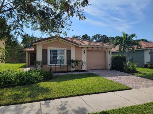 1916 Jamesport Dr, Fort Pierce FL 34953-4353 exterior