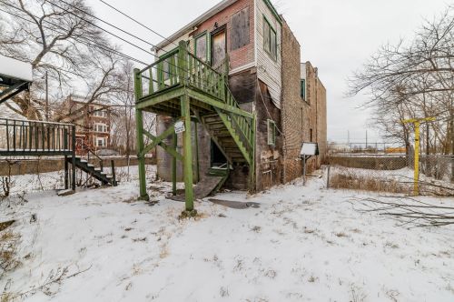 9002 Mackinaw Ave, Chicago IL 60617-4437 exterior