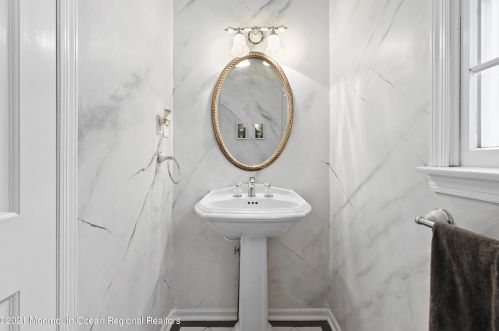 14 Burdge Dr, Middletown NJ 07748-1860 exterior