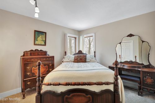 901 Marshall St, Portland MI 48875-1372 exterior