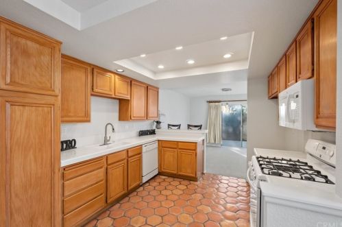 2182 Avocado Dr, Tustin CA 92782-8348 exterior