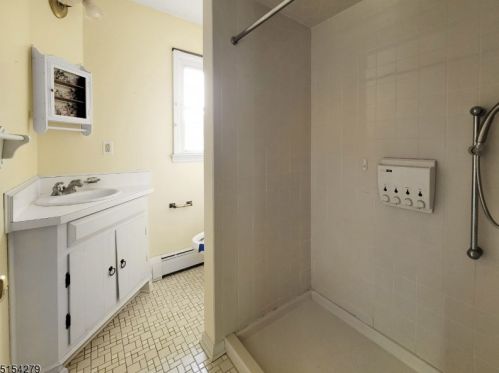 355 Maple Ave, Bound Brk NJ 08805-1703 exterior