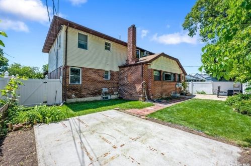 1660 Arkansas Dr, Valley Stream NY 11580-1804 exterior