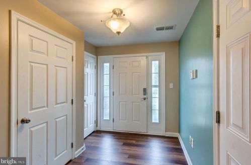 711 Grant Dr, Hanover PA  17331-2079 exterior