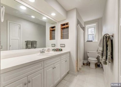 296 Saddle River Rd, Upper Saddle River NJ  07458-2108 exterior