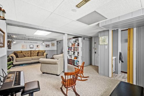 176 Columbia Dr, Pittsburgh PA 15236-4429 exterior