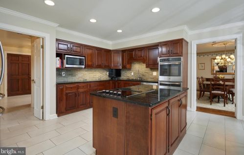 13508 Maidstone Ln, Rockville MD 20854-1030 exterior