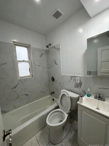 30 West St, New Britain CT  06051-1221 exterior