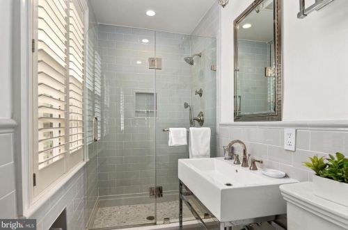 5103 Duvall Dr, Bethesda MD 20816-1871 exterior