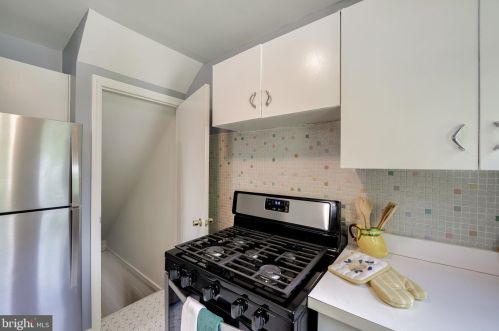 6928 Westhampton Dr, Alexandria VA 22307-1528 exterior