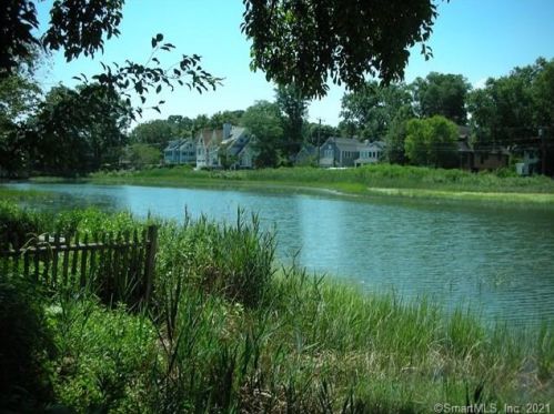 8 Farm Creek Rd, Norwalk, CT 06853-1505