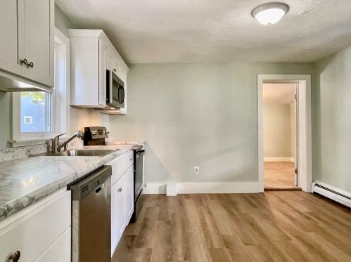 9 Washington St, Concord NH 03301-4172 exterior