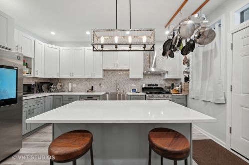 7251 Paxton Ave, Chicago IL  60649-2519 exterior