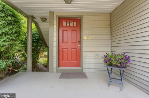 535 Roslaire Dr, Hummelstown, PA 17036-9165