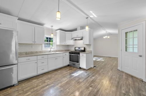 54 Brown Ave, Seabrook NH 03874-5605 exterior