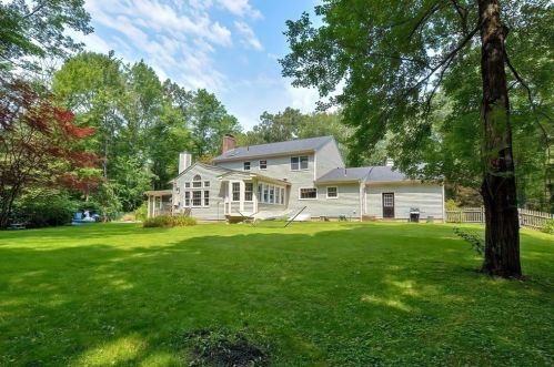 5 Maple Ln, Sutton MA 01590-1810 exterior
