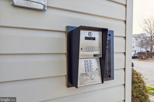 7522 Snowpea Ct, Alexandria VA 22306-2251 exterior