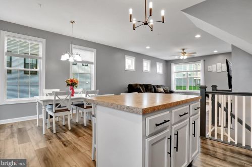 77 Overlook Dr, Hanover PA 17331-9136 exterior