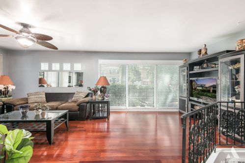 6024 Artesian Ave, Chicago IL 60659-4101 exterior