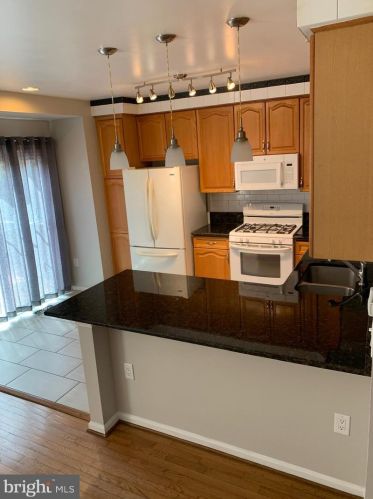 7429 Dunnington Pl, Alexandria VA  22315-5248 exterior